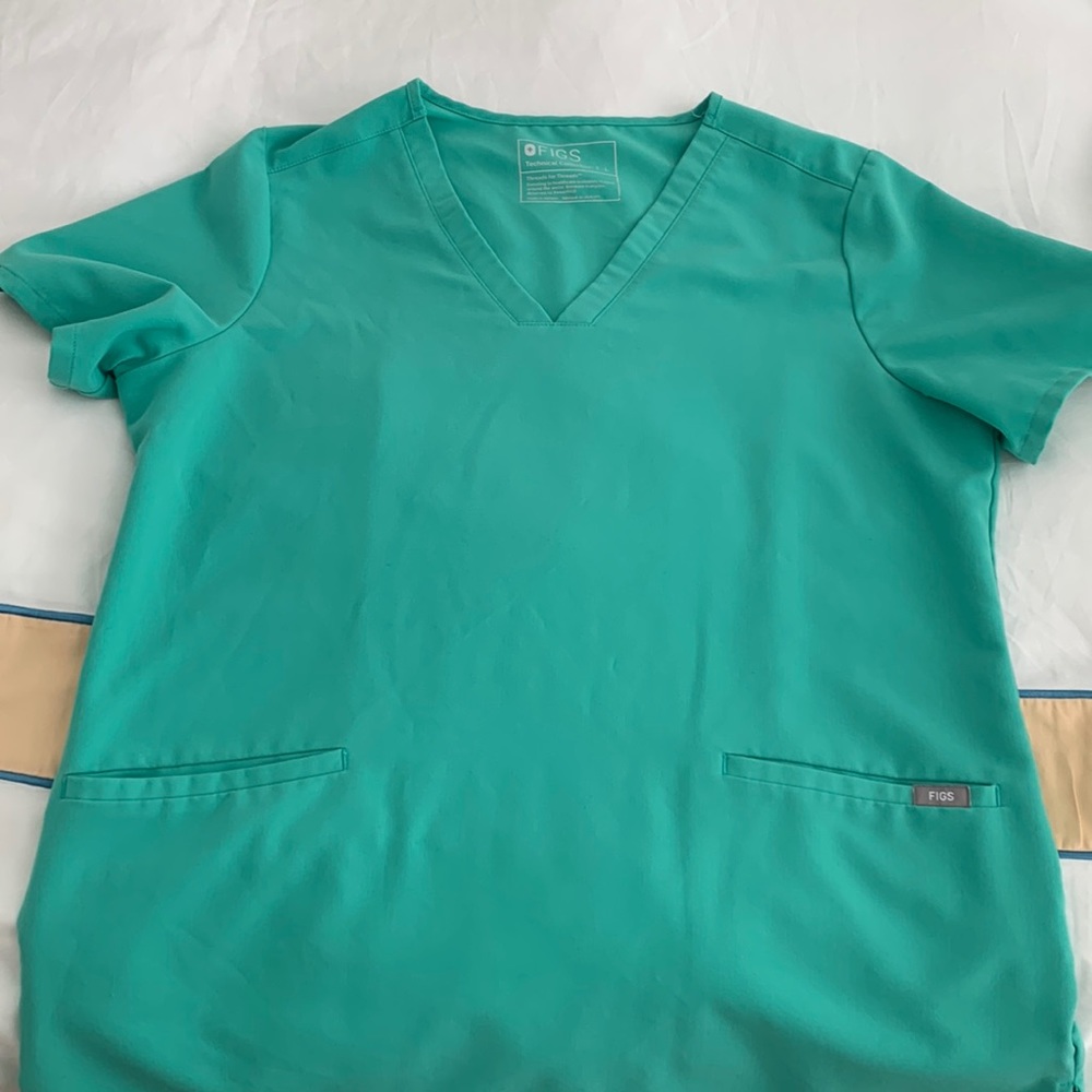 FIGS womens scrub top size large Surgical Green